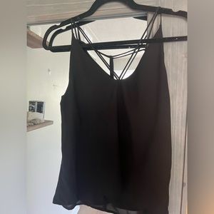 Black flow tank with straps details